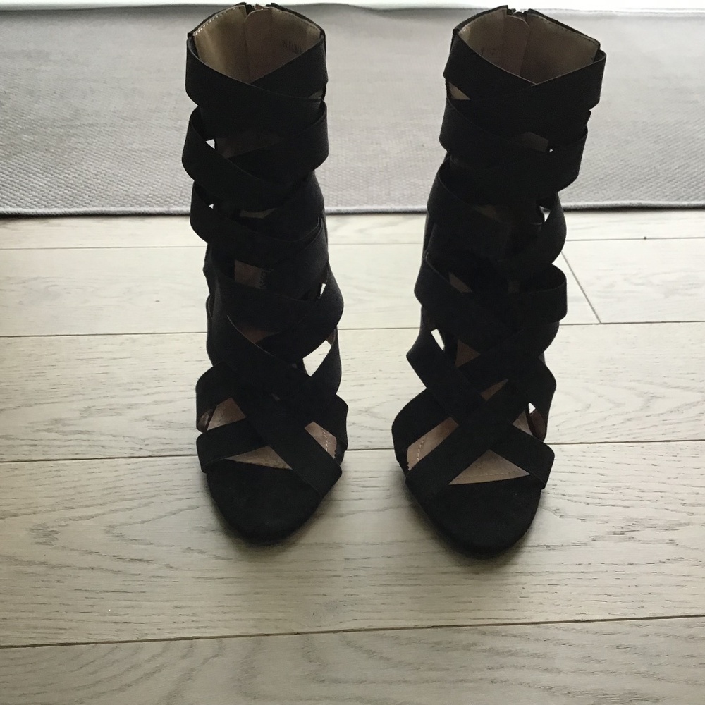 Cape Robbin Black Suede Stiletto Heels size 7